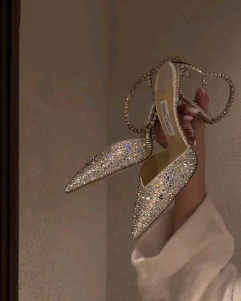 Your BAG&SHOES on Instagram: "Amazing! 🤩🌟 🎥@ginevramavilla 👠@jimmychoo" Wedding Heels Designer, Туфли Jimmy Choo, Glitter Heels Aesthetic, Jimmy Choo Heels Aesthetic, Jimmy Choo Heels Wedding, Jimmy Choo Wedding Heels, Party Shoes Heels, Aesthetic Heels, Elegant Shoes Heels