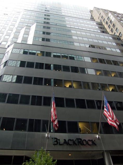 Are global investment firms going green? | Photo of BlackRock's Manhattan Headquarters in the Park Avenue Plaza tower | Archinect Energy Efficient Buildings, Collaborative Workspace, Edward Snowden, Video Call With Boyfriend Screen Photo, Investment Companies, Energy Projects, Green Photo, Environmental Issues, Dream House Exterior