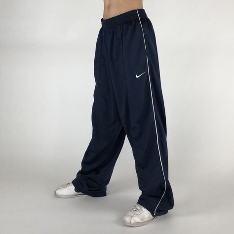 Nike Pants Outfit, Nike Track Pants Outfits, Vintage Nike Outfits, Track Pants Outfit, Pants Outfit Men, Track Pants Women, Nike Track Pants, Outfit 90s, Tracksuit Pants