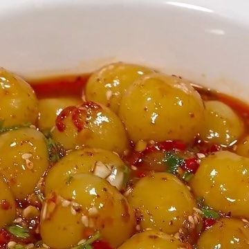 Wayne Shen on Instagram: "Easy & quick vegan potato balls recipe in China. Do you want to try? #veganrecipes #vegetarian #cooking #chinesefood #potatoes #snack" Mashed Potatoes Balls, Mash Potato Balls, Asian Inspired Potatoes, Chinese Style Potatoes, Potato Mochi, Potato Balls, Chewy Potato Balls, Potato Cheese Mochi, Gluten Free Mashed Potatoes