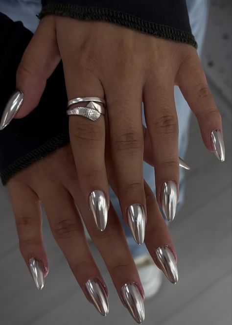 Wife Nails, Unghie Sfumate, September Nails, Modern Nails, Pearl Nails, Mob Wife, Metallic Nails, Cat Eye Nails, Nails 2024