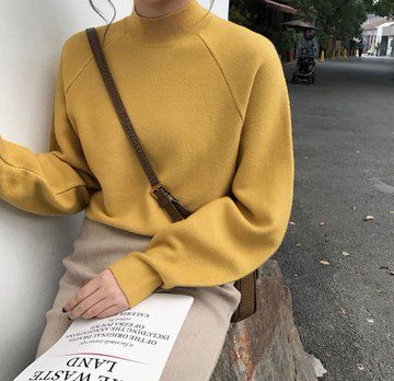 Minimalistic Outfits, Beige Outfit, Korean Fashion Trends, Yellow Sweater, Mode Inspo, 가을 패션, Mode Inspiration, Beach Wear, Minimal Fashion