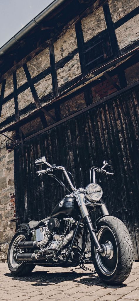 Motorcycle Gang, Harley Davidson Wallpaper, Bike Wheels, Motorcycle Wallpaper, Motorcycle Photography, Motorcycle Aesthetic, Biker Aesthetic, Iphone11 Pro, Biker Lifestyle