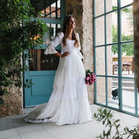 Helena Mareque su Instagram: "Lara ❤️ @laragoretti @lapetitemafalda @_chitina_ 📸 @lorenasanjose_photographer @fincalasmargas" Wedding Dresses Rustic Lace, Rustic Lace Wedding Dress, Square Wedding Dress, Wedding Dresses Rustic, Light Pink Wedding Dress, Rustic Wedding Dress Lace, Boho Wedding Dress With Sleeves, Bridesmaid Dresses Uk, Light Pink Wedding