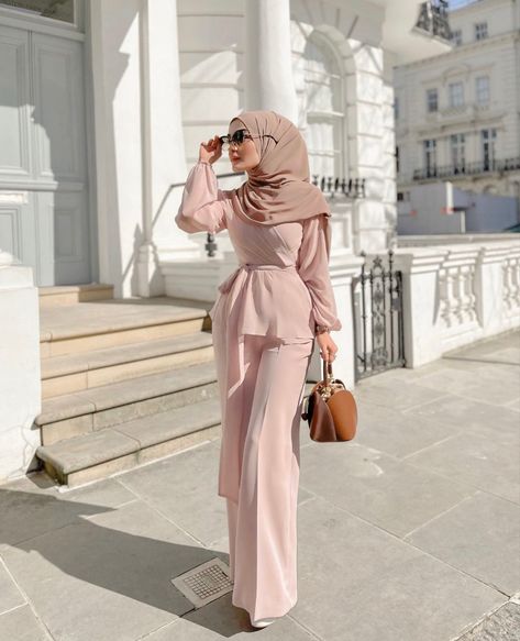 Muslim Graduation Outfit, Hijab Graduation Outfit, Modest Graduation Outfit, Graduation Outfit Ideas Hijab, Modest Graduation Dress, Hijab Graduation, Muslim Girl Outfits, Outfit Ideas Modest, Muslim Outfit