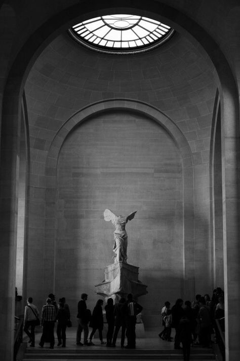 Nike of Samothrace Form Aesthetic, Nike Of Samothrace, Istoria Artei, Quote Wallpaper, Rennaissance Art, Arte Inspo, Design Office, Black And White Aesthetic, Classical Art