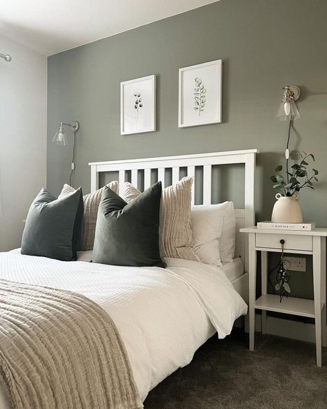 Spare Bedroom Decor, Green And White Bedroom, Green Bedroom Decor, Small Guest Bedroom, Sage Green Bedroom, Guest Bedroom Decor, Bedroom Wall Colors, Bedroom Panel, Redecorate Bedroom