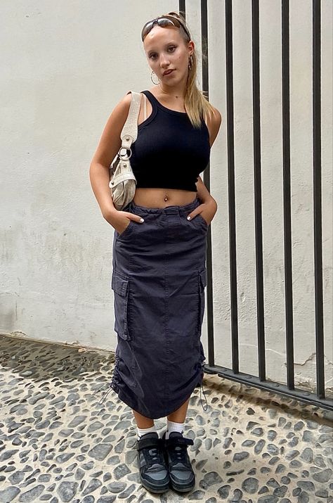 Parachute Skirt Y2k, Parachute Skirt Outfit Summer, Parachute Skirt Outfit Aesthetic, How To Style A Parachute Skirt, Parachute Cargo Skirt, Parachute Skirt Outfit Black Women, Black Parachute Skirt Outfit, Parachute Skirt Outfit, Needles Aesthetic