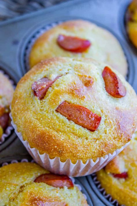 Hot Dog Cornbread Muffins Hot Dog Cornbread, Snacks Adults, Homemade Lunchables, Mini Panini, Lunches Healthy, Yoghurt Parfait, Recipes Muffins, Corn Dog Muffins, California Rolls