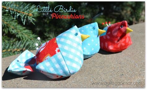 Cupcake Pincushion Pattern, Bird Pin Cushion, Pincushions Patterns Free, Chicken Pincushion Patterns Free, Free Pin Cushion Patterns, Chicken Pin Cushion Pattern Free, Free Pincushion Patterns, Pin Cushions Patterns Free, Quilted Potholder Tutorial