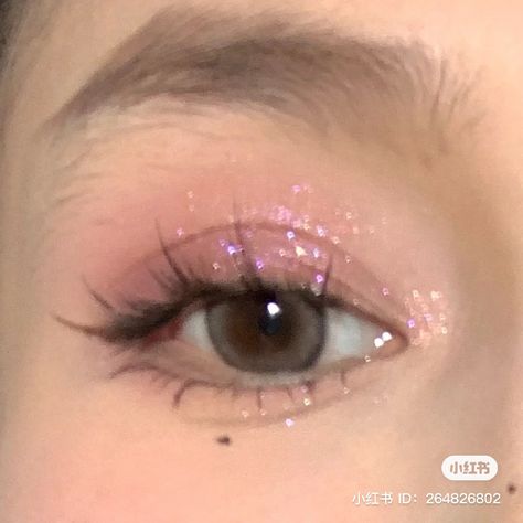 Pink And White Glitter Makeup, Natural Makeup Pink Lips, Prom Makeup Looks Pink, Pink Light Makeup Looks, Eye Makeup Pink Glitter, Prom Makeup Light Pink, Soft Pink Glitter Makeup, Subtle Valentines Makeup, Pink Princess Makeup Looks