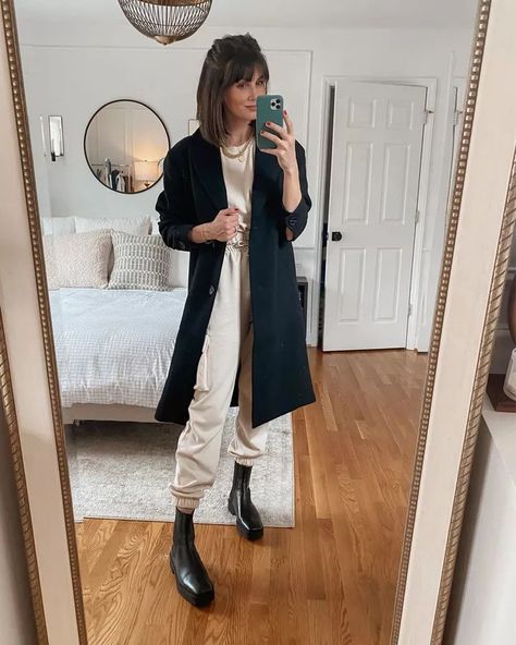 Dressed Up Joggers, Dressing Up Sweatpants, Black Overcoat, Black Sweatpants, Joggers Outfit, Light Coat, Oversized Blazer, Loungewear Set, Black Cardigan