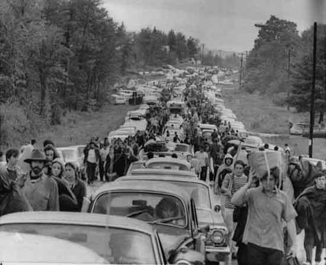 left my house yesterday morning at 5:15am flew out at 7:15am headed to woodstock… Photos From The 70s, 1969 Woodstock, Woodstock Photos, Woodstock Hippies, Woodstock Music, Woodstock 1969, Woodstock Festival, Rock Festival, Joan Baez