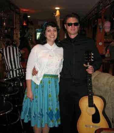 Johnny And June Costume, June Cash, Johnny Cash And June Carter, Pumpkin Hunt, Johnny Cash And June, Easy Couple Halloween Costumes, Easy Couples Costumes, June Carter, June Carter Cash