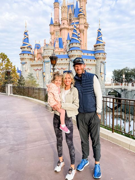 Family Disney Aesthetic, Disney With A Two Year Old, Celebrities At Disneyland, Disney World Family Outfits, Disney Schedule, Disney With Toddlers, Disney Winter Outfits, Disneyland Outfit Ideas, Outfit Ideas For Moms