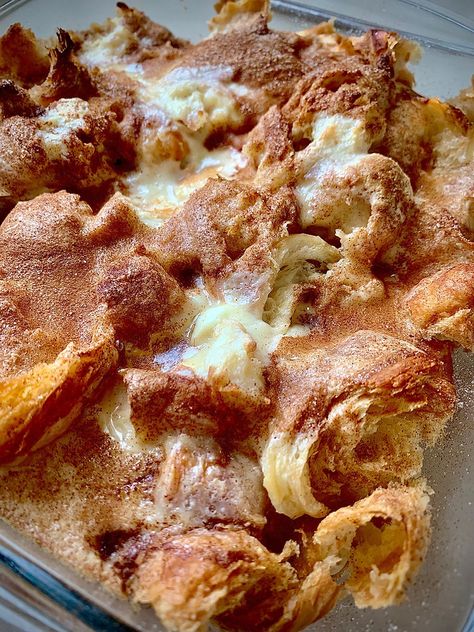 Churro Bread, Bread Pudding Cheesecake, Cream Cheese Bread Pudding, Churro Bread Pudding, Cheesecake Bread Pudding, Pumpkin Churro Croissant Bread Pudding, Croissant Dessert Recipes, Dessert Croissant Recipe, Croissant Bread Pudding Easy