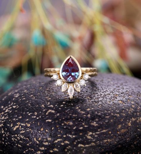 Grandma Ring, Wedding Ring Antique, Sunburst Ring, The Bling Ring, Bezel Engagement Ring, Moissanite Wedding Ring, Pear Shaped Engagement Rings, Antique Wedding Rings, Ring Marquise