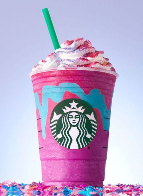 The 11 Craziest Starbucks Frappuccinos We've Ever Seen Unicorn Frappuccino, Menu Starbucks, Minuman Starbucks, Copo Starbucks, Café Starbucks, Buah Naga, Spicy Drinks, Secret Starbucks Drinks, Secret Menu Items