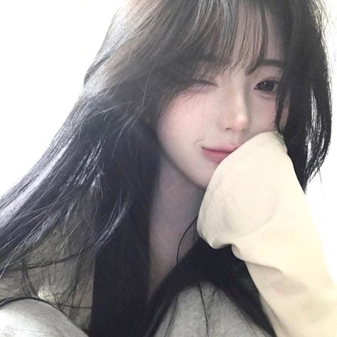 Aesthetic Ig Filter Selfie, Korean Hair Color, Home Photo Shoots, Korean Photo, Hair Inspiration Long, Instagram 2023, Club Hairstyles, Hair Inspiration Short