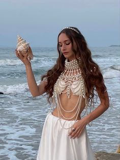 Mermaid Pearl Aesthetic, Sea Shell Costume, Mermaid Beach Outfit, Venus Costume Goddesses, Mermaid Core Costume, White Siren Costume, Mermaid Inspired Photoshoot, Mermaid Look Outfit, Siren Halloween Costume Sea Witch