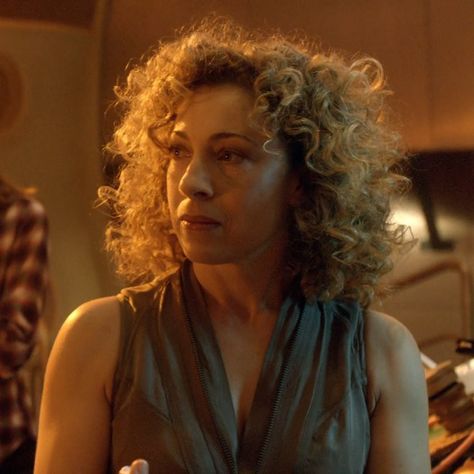 River Song Icon, Alex Kingston, Middle Aged Women, Space Girl, River Song, Michael Sheen, The First Americans, Young And Beautiful, Attractive People