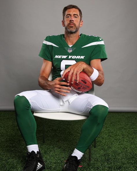 Aaron Rodgers Shirtless, Aaron Rogers, Nfl Jets, Nfl Football 49ers, Jets Football, Nfc East, Ny Jets, Famous Musicians, American Football Team