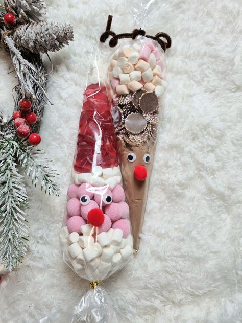 Christmas Sweet Cones, Christmas Fayre Ideas, Reindeer Hot Chocolate, Christmas Market Stall, Lips White, Market Day Ideas, Christmas Fair Ideas, Chocolate Cone, Christmas Party Crafts