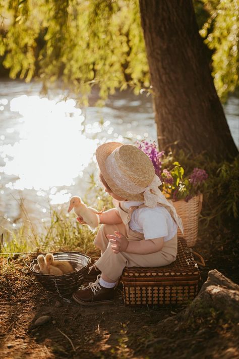 Baby Duck Photoshoot, Duck Photoshoot, Spring Pics, Easter Photoshoot, Easter Photography, Being A Mother, Spring Photoshoot, Spring Pictures, Baby Poses