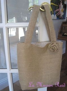 Burlap crafts Tote Tutorial, Tote Bag Pattern Free, Burlap Tote Bags, Burlap Projects, Diy Tote, Burlap Tote, Diy Burlap, Burlap Bags, Free Tote