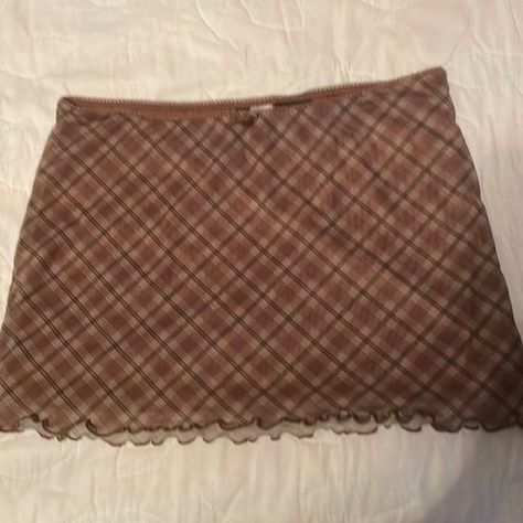 DIVIDED:H&M Brown Plaid (M) mini skirt. With 1 tiny bow in front. Elastic waist. Brown Plaid Mini Skirt, Plaid Skirt Aesthetic, Brown Plaid Skirt Outfit, Fawn Outfit, Autumn Coquette, Brown Plaid Skirt, Plaid Skirt Outfit, Skirt Aesthetic, Clothes Board