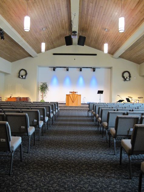 Church Furniture Modern, Church Sanctuary Design, Modern Church Architecture, Church Design Sanctuary, Oak Ceiling, Sanctuary Design, Church Building Plans, Ceiling Planks, Sanctuary Decor