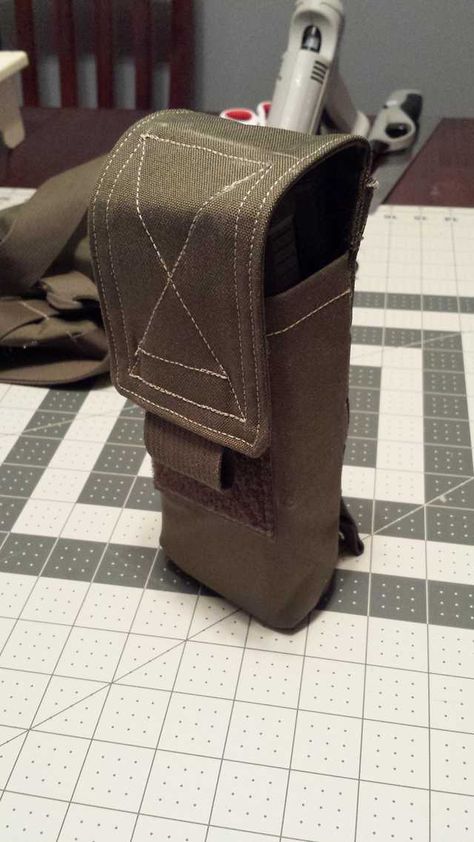 MOLLE Ammo pouch - Imgur Tactical Sewing Patterns, Hip Bag Pattern Free, Diy Tactical, Hip Bag Pattern, Mandalorian Armour, Tactical Pouches, Molle Webbing, Pouch Diy, Molle Pouches