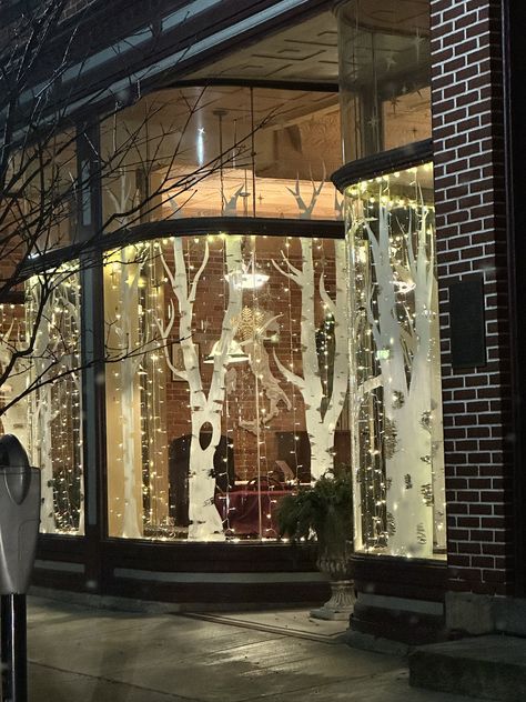 January Window Display Ideas, Snowflake Window Display, Christmas Mural, Window Drawings, Winter Window Display, Painted Window Art, Xmas Window, Cafe Window, Christmas Window Painting