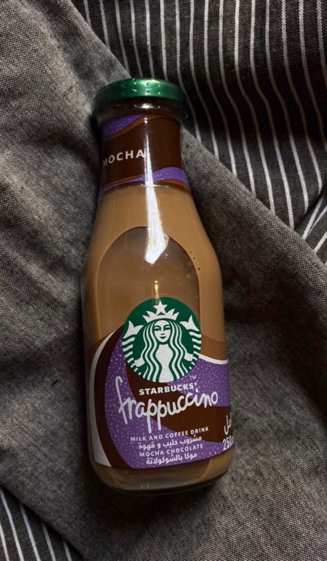 #starbucks Starbucks Vanilla Frappuccino, Starbucks Glass Bottles, Bur Basket, Starbucks Frappuccino Bottles, Luxury Drinks, Vanilla Frappuccino, Starbucks Bottles, Chocolate Deserts, Starbucks Coffee Drinks