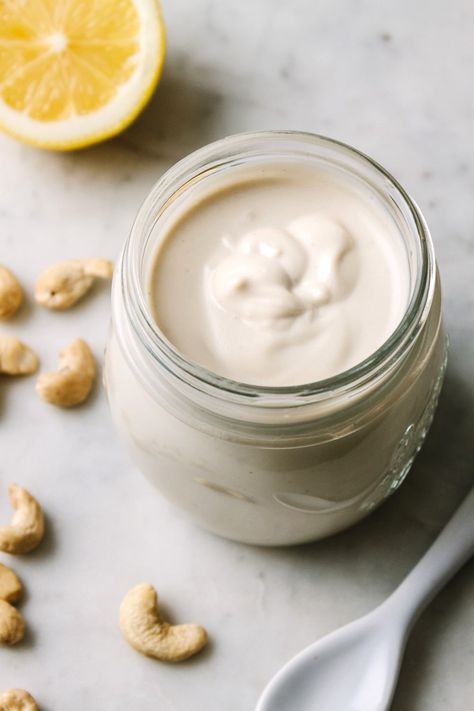 This vegan sour cream recipe is quick & easy to make with 4 ingredients and makes a delicious dairy-free cashew sour cream that is tangy and delicious! Cashew Cream Recipe, Cashew Cream Sauce, Cashew Sour Cream, Vegan Steak, Vegan Mashed Potatoes, Quick Easy Vegan, Mayonnaise Recipe, Sour Cream Recipes, Simply Quinoa