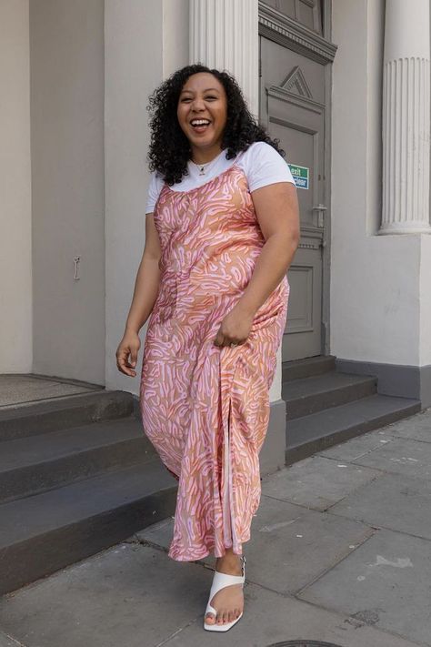 Summer dress and sandal outfits: Nicole in slip dress Dress With Tshirt, How To Style A Slip Dress, Plus Size Street Style, Easy Outfit Ideas, Slip Dress Outfit, Style List, Plus Zise, Trendy Spring Outfits, Easy Outfit