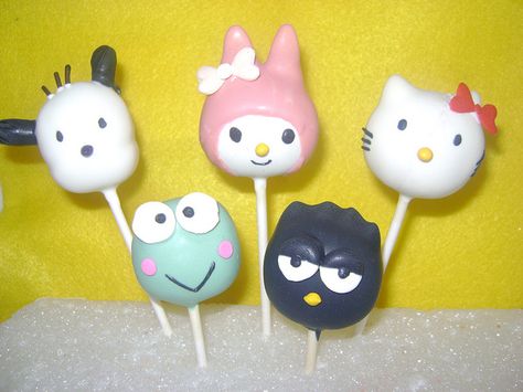 Adorable cake pops Pop Cakes, Kitty Cake, Cartoon Cake, Pretty Dessert, Hello Kitty Cake, Hello Kit, Hello Kitty Party, Hello Kitty Birthday, Character Cakes