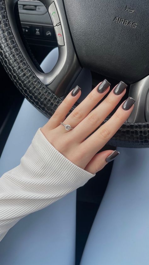 September Dip Nails, Short Dark Nails, Dark Gray Nails, Charcoal Nails, Dip Nail Designs, Dark Grey Nails, Monochrome Nails, Plum Nails, Short Nail Manicure