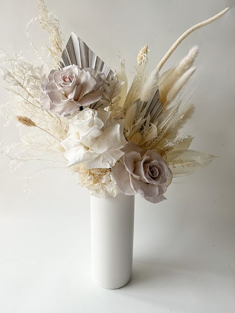 Easter Dried Flower Arrangement, Wine Arrangement, Dry Flowers Arrangements Ideas, Diy Dried Flower Arrangement, Dried Floral Decor, Flower Arragement, Dried Floral Arrangements, Rustic Arrangements, Dried Flowers Wedding