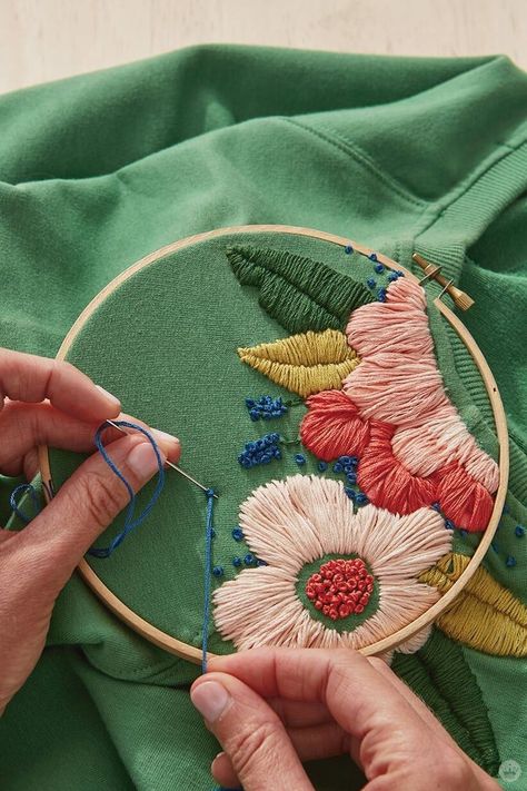 Download a free flower embroidery pattern and get instructions for a running stitch pattern to decorate summer t-shirts. Designs by Hallmark artists. Flower Embroidery Pattern, Floral Embroidery Patterns, Embroidery Patterns Vintage, Pola Sulam, Embroidery On Clothes, Embroidery Patterns Free, Sewing Embroidery Designs, 자수 디자인, Shirt Embroidery