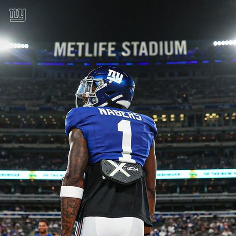 Nfl Giants Wallpaper, Tuff Football Pics, Nfl Pfp, Nfl Photography, Football Hits, Trevor Lawrence, Football Pics, Nfl Football Pictures, Thursday Night Football