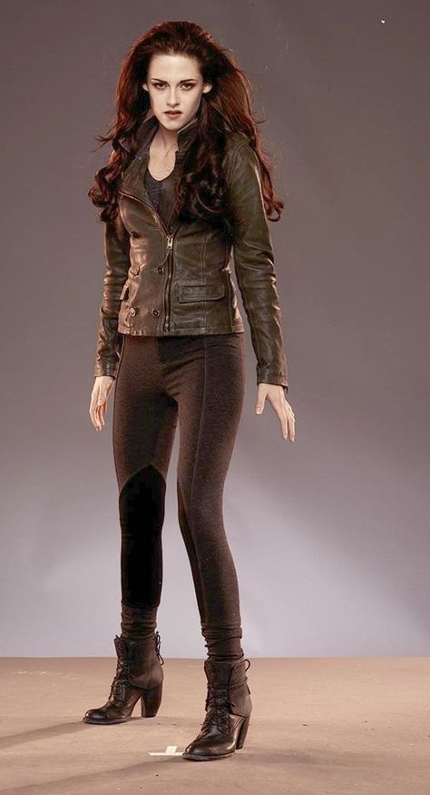 Battle Of Hogwarts Outfit, Bella Swan Halloween Costume, Bella Cullen Outfits, Twilight Costumes, Swan Clothes, Cullen Outfits, Bella Swan Outfit, Bella Swan Style, Bella Swan Vampire