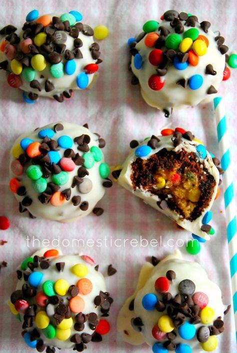 Treat yourself! Monster cookie dough brownie bombs. Monster Cookie Dough, Cookie Dough Brownies, Monster Cookie, Think Food, Eat Dessert First, Homemade Food, Yummy Sweets, Cup Cakes, Eat Dessert