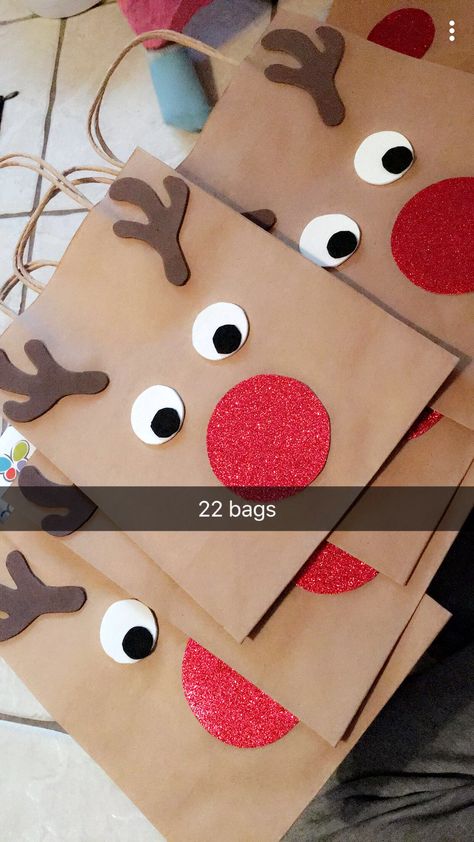 Reindeer Goodie Bags, Kindergarten Christmas Treat Bags, Christmas Bag Decorating Ideas For Kids, Reindeer Bag Craft, Christmas Baggies For Kids, Reindeer Gift Bags Brown Paper, Christmas Paper Bags Ideas Kids Crafts, Reindeer Paper Bag Craft, Preschool Christmas Goodie Bag Ideas