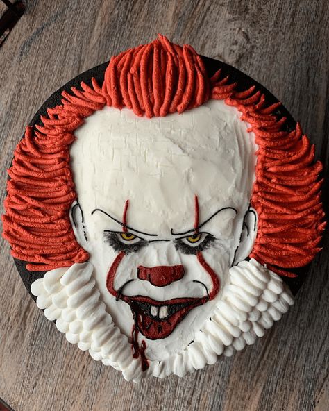 Pennywise Cake Design Images (Pennywise Birthday Cake Ideas) Penny Wise Cake Ideas, Horror Cake Design, Pennywise Birthday Cake, Penny Wise Cake, Horror Cake Ideas, Scary Movie Cakes, Horror Cakes Birthdays, Lincoln Cake, Pennywise Birthday