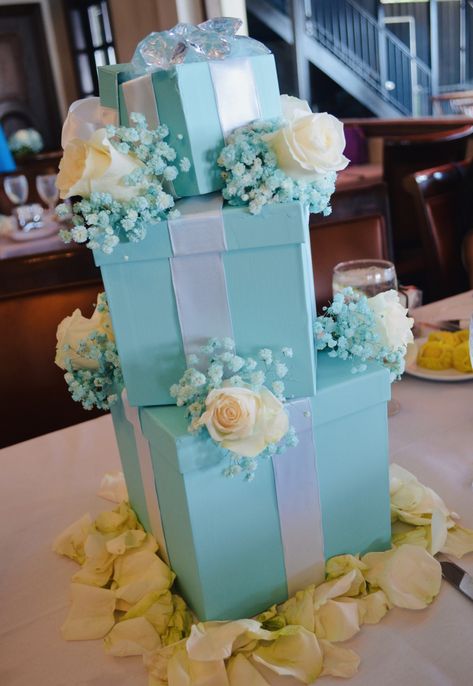 Tiffany Blue Centerpieces, Tiffany Breakfast, Tiffany Centerpieces, Theme Bridal Shower Ideas, Tiffany Baby Shower Theme, Tiffany Theme Party, Breakfast At Tiffanys Party Ideas, Tiffany Themed Bridal Shower, Tiffany Birthday Party