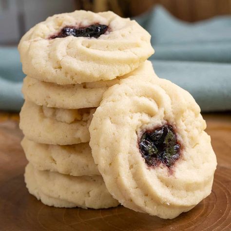 Shortbread Cookies with Jam - Revised Shortbread Cookies With Jam, Kolache Cookie Recipe, Bread With Jam, Pinwheel Cookies Recipe, Cookies With Jam, Cookies Without Eggs, Italian Almond Cookies, Cookie Display, Short Bread