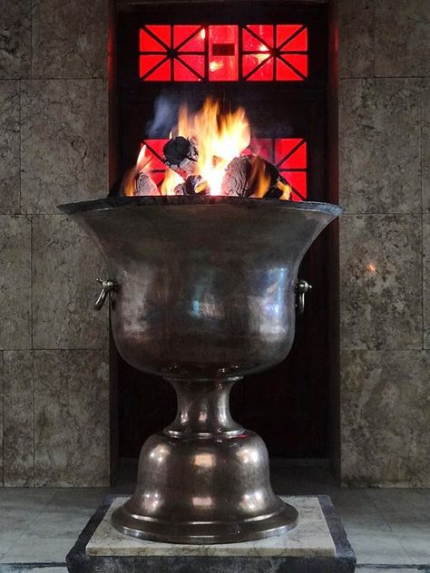 Sacred fire alive for 1,550 years at Iranian Zoroastrian temple – Zoroastrians.net Ahura Mazda, Scary Facts, Ancient Persia, Eternal Flame, Persian Empire, Ancient Persian, Persian Culture, Holy Water, Ancient Romans