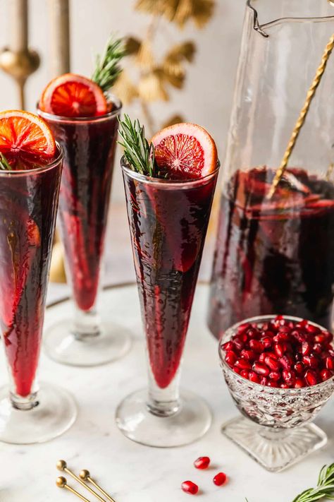 Pomegranate Sangria, Winter Fruits, Red Sangria Recipes, Winter Sangria, Holiday Sangria, Christmas Sangria, Red Wine Sangria, Star Bread, Rosemary Simple Syrup