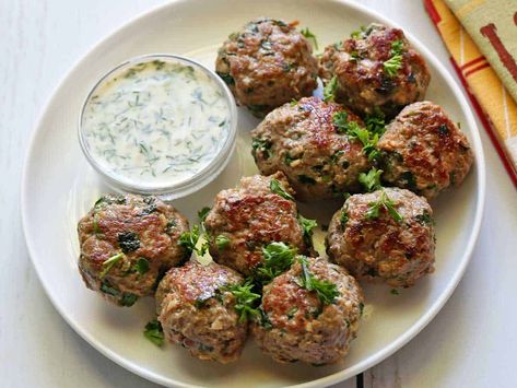 Easy Lamb Meatballs - Healthy Recipes Blog Baked Lamb Meatballs, Ground Lamb Recipes, Spaghetti With Ground Beef, Best Cooking Oil, Spicy Meatballs, Lamb Meatballs, Lamb Dishes, Mince Recipes, Roasted Cherry Tomatoes